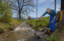 Measuring with a WTW IQ spectral probe in a river