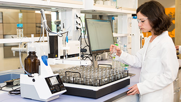 Application laboratory automatic titration with samples